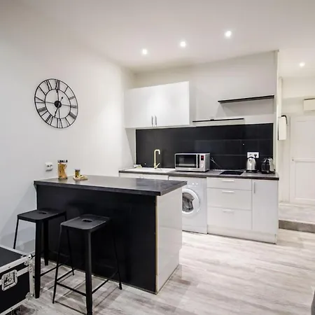 2 Pieces Moderne Et Climatise - Rue Meynadier