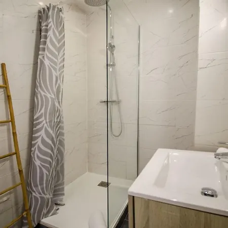 2 Pieces Moderne Et Climatise - Rue Meynadier דירה