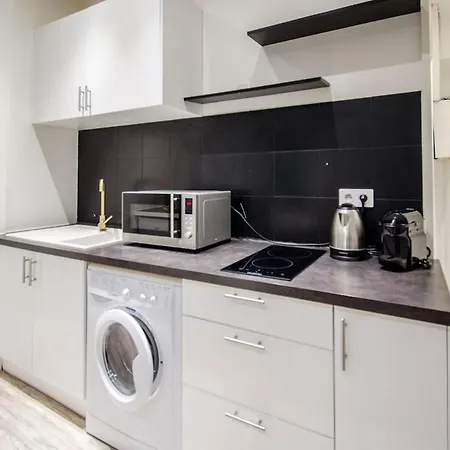 2 Pieces Moderne Et Climatise - Rue Meynadier *